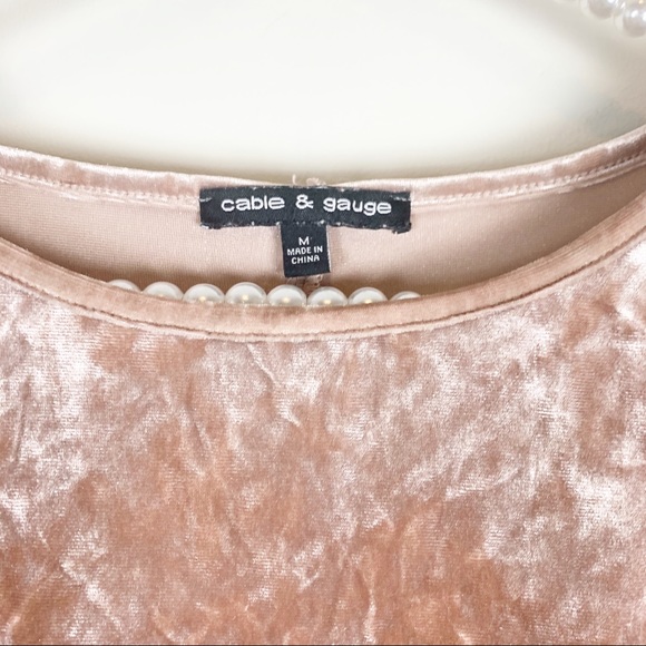 Cable & Gauge crushed velvet arm slit top medium - Picture 5 of 7